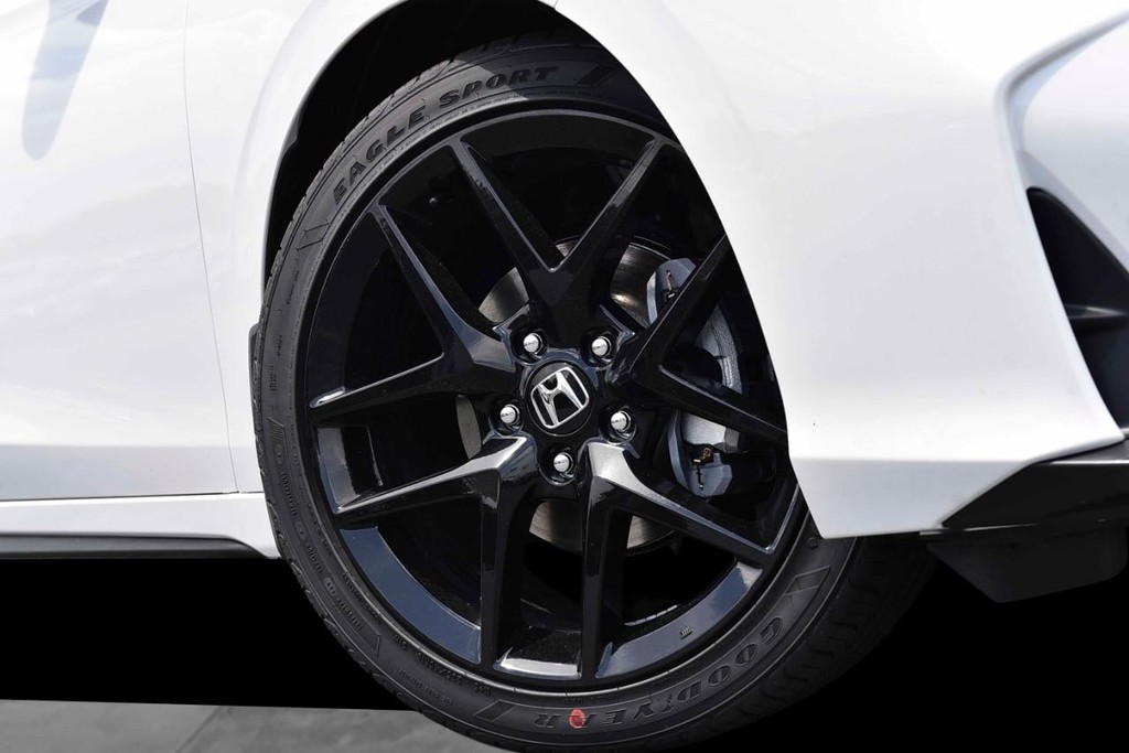 Honda Civic Hatchback Vehicle Full-screen Gallery Image 3