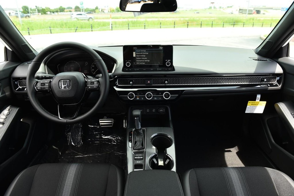 Honda Civic Hatchback Vehicle Full-screen Gallery Image 7