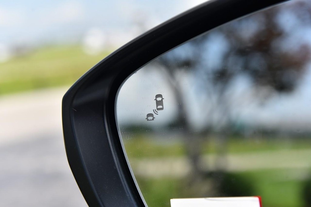 Honda Civic Hatchback Vehicle Full-screen Gallery Image 9