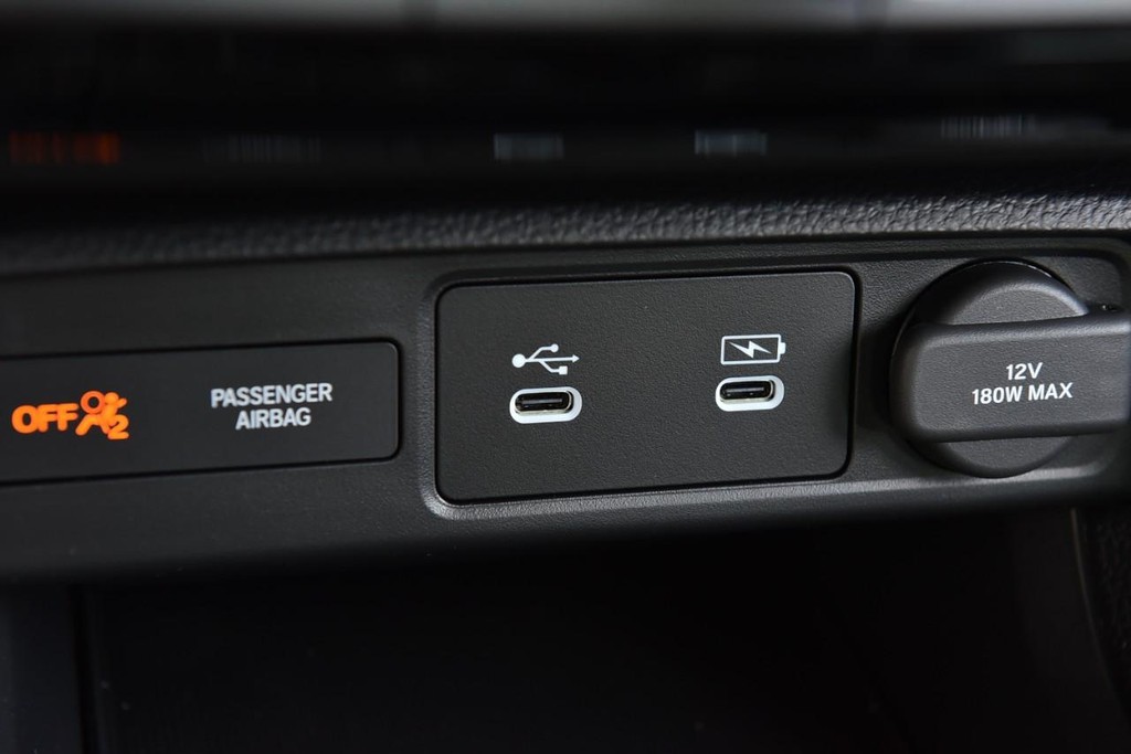 Honda Civic Hatchback Vehicle Full-screen Gallery Image 16