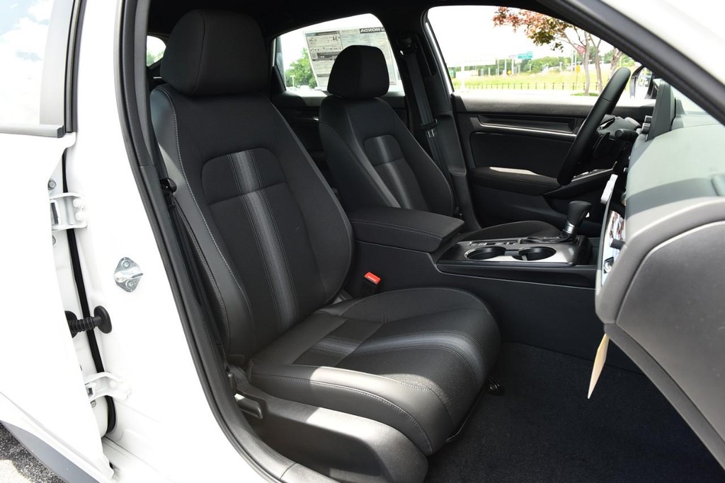 Honda Civic Hatchback Vehicle Full-screen Gallery Image 21