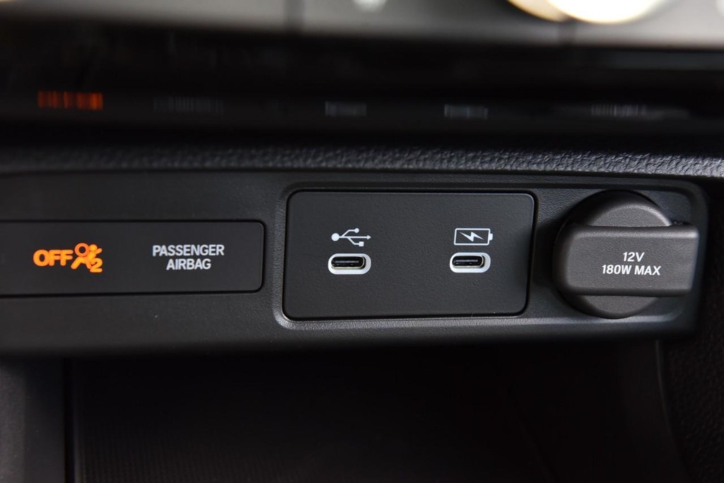 Honda Civic Hatchback Vehicle Full-screen Gallery Image 16