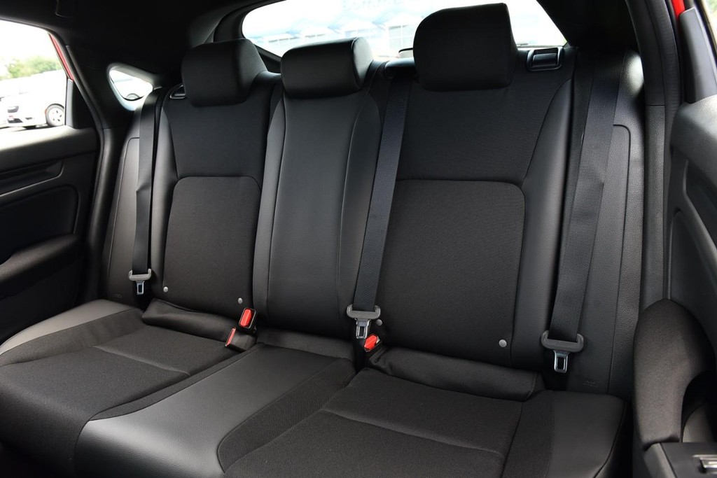 Honda Civic Hatchback Vehicle Full-screen Gallery Image 22