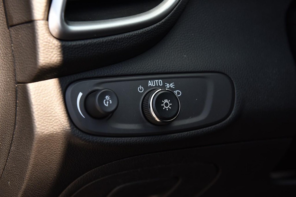 Chevrolet Trax Vehicle Full-screen Gallery Image 09