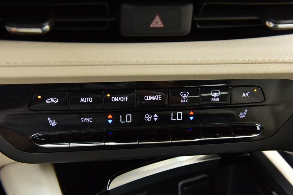 Buick Envision Vehicle Full-screen Gallery Image 19