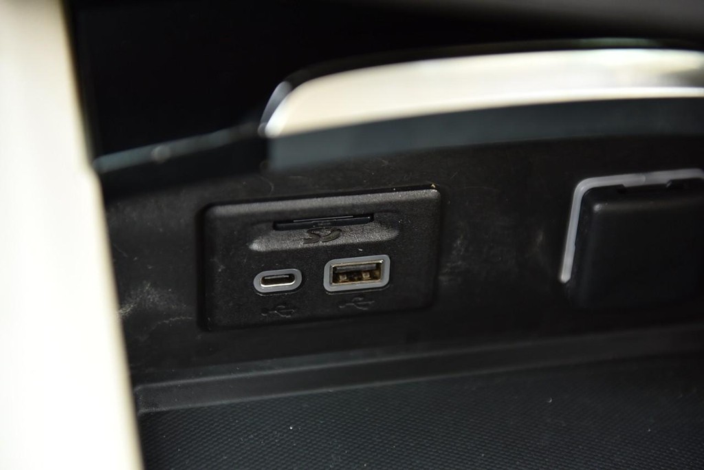 Buick Envision Vehicle Full-screen Gallery Image 20