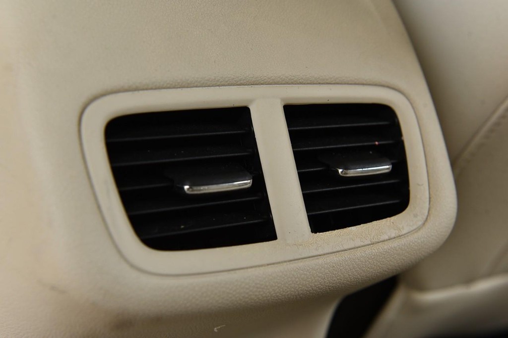 Buick Envision Vehicle Full-screen Gallery Image 28