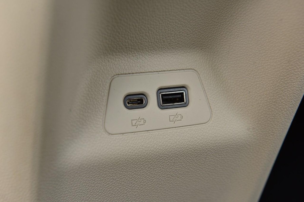 Buick Envision Vehicle Full-screen Gallery Image 29