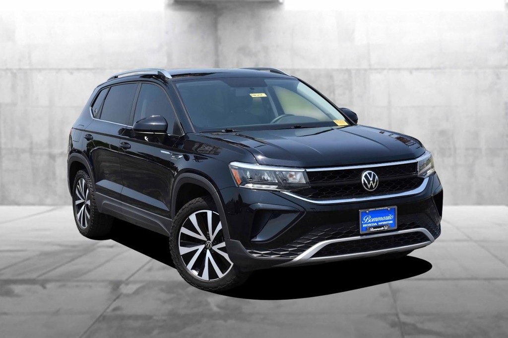 Volkswagen Taos Vehicle Image 02