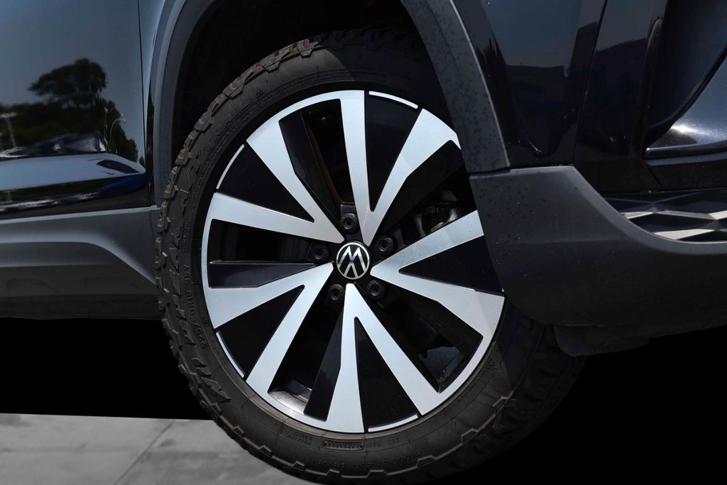 Volkswagen Taos Vehicle Image 03