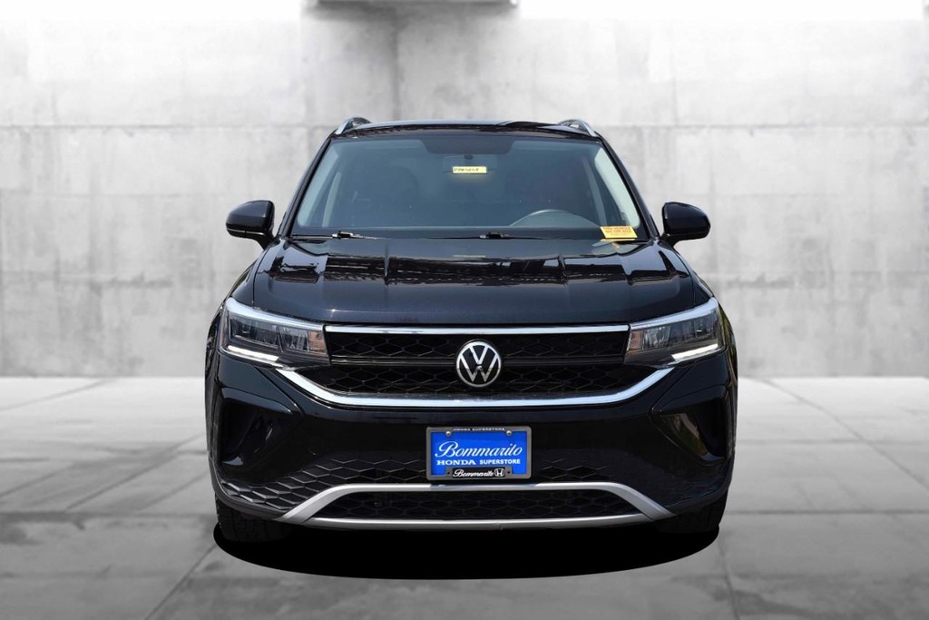 Volkswagen Taos Vehicle Image 04