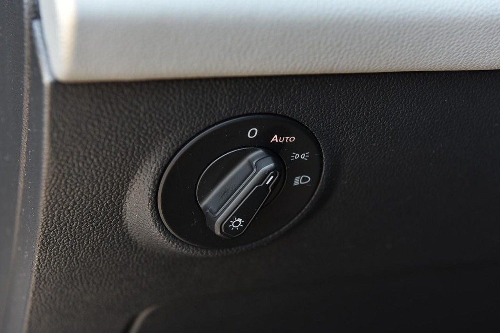 Volkswagen Taos Vehicle Image 11