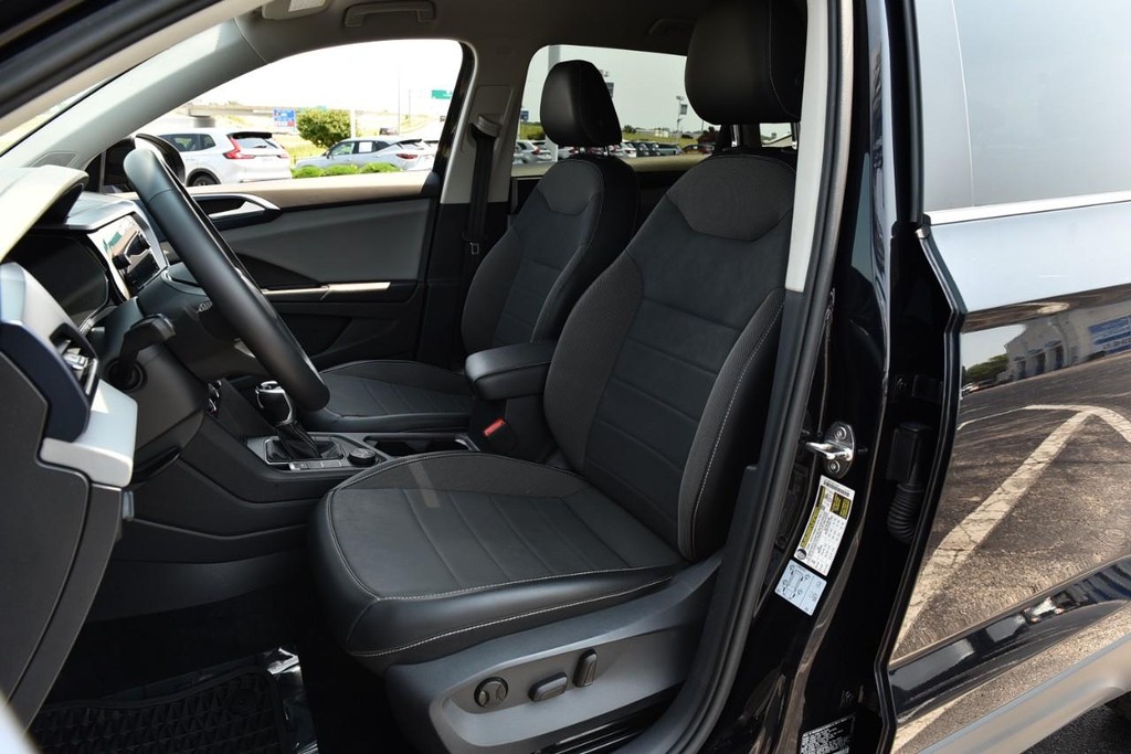 Volkswagen Taos Vehicle Image 20