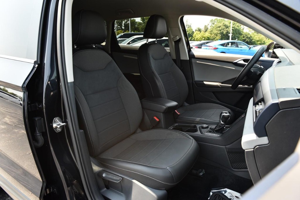 Volkswagen Taos Vehicle Image 21