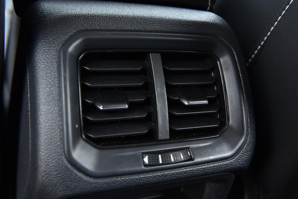 Volkswagen Taos Vehicle Image 23