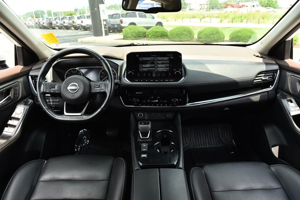 Nissan Rogue Vehicle Image 07