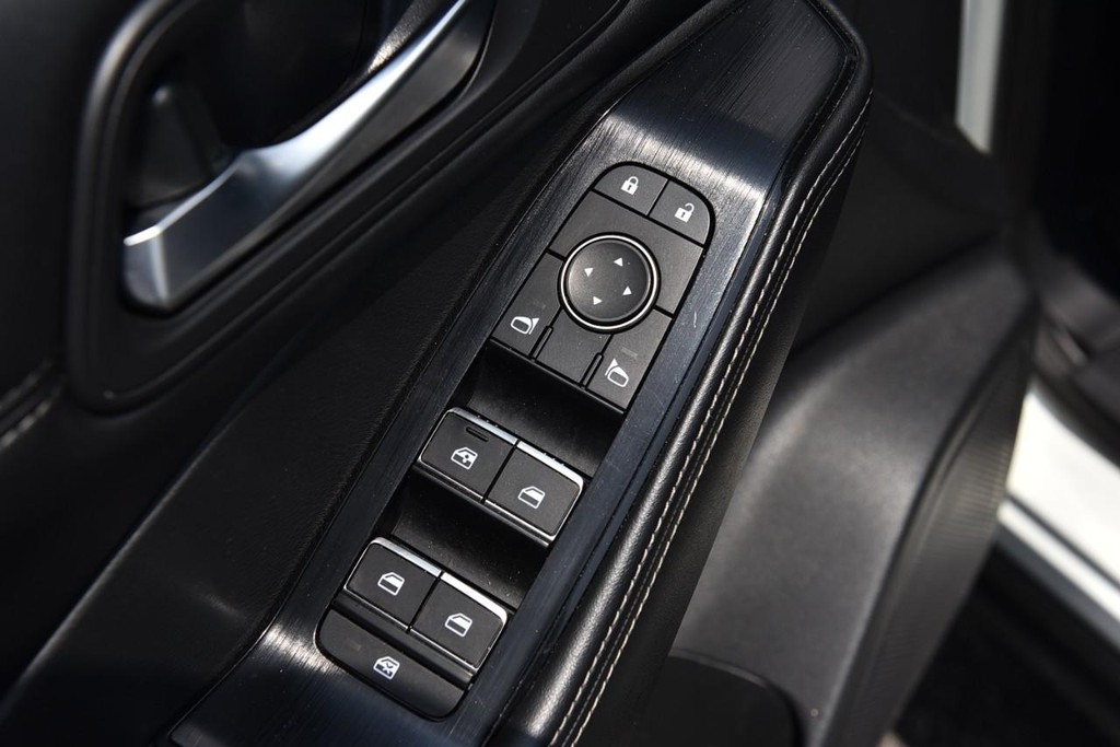 Nissan Rogue Vehicle Image 08