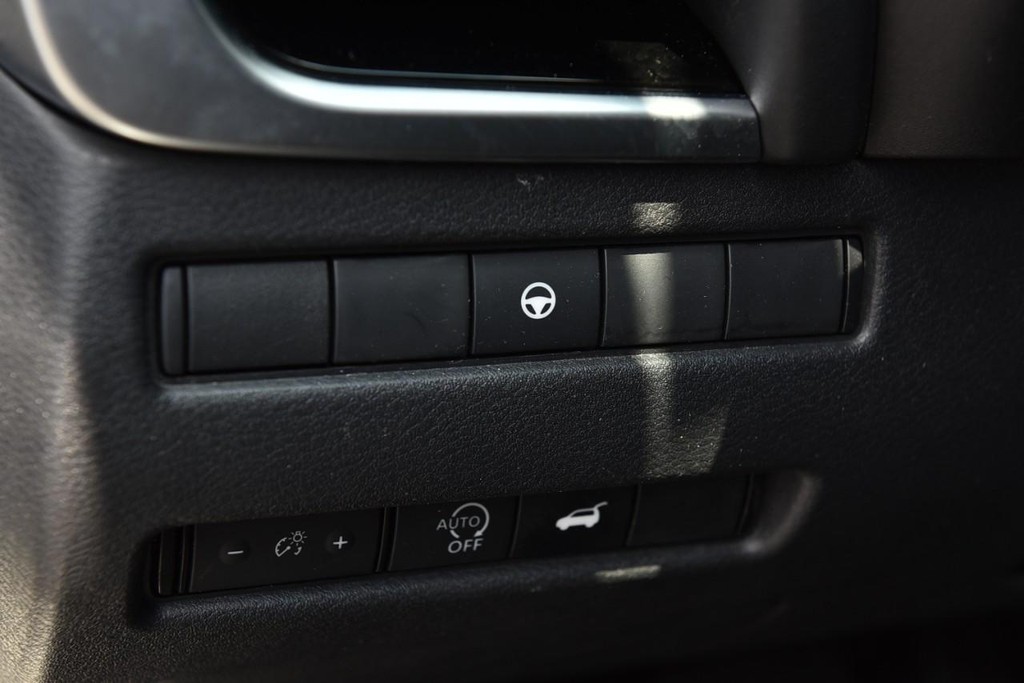 Nissan Rogue Vehicle Image 11