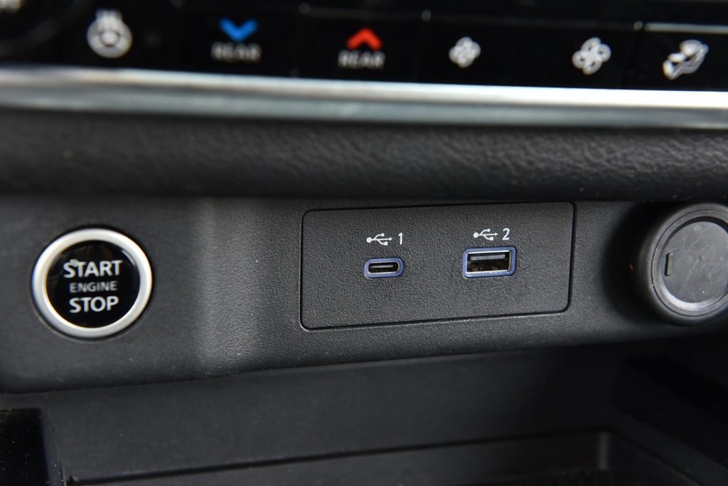 Nissan Rogue Vehicle Image 18