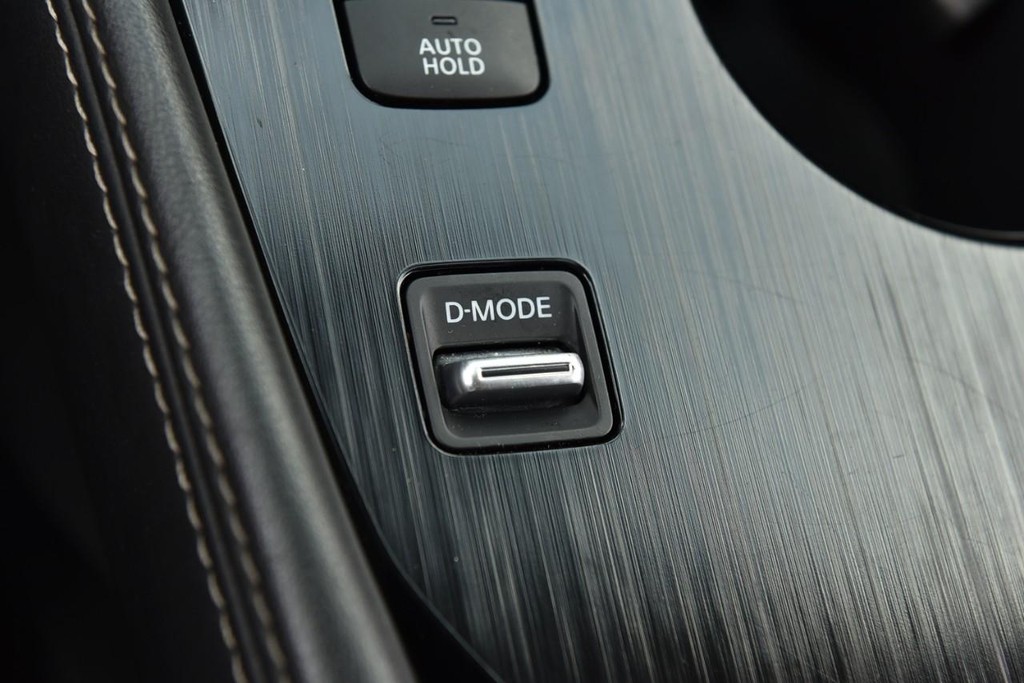 Nissan Rogue Vehicle Image 19