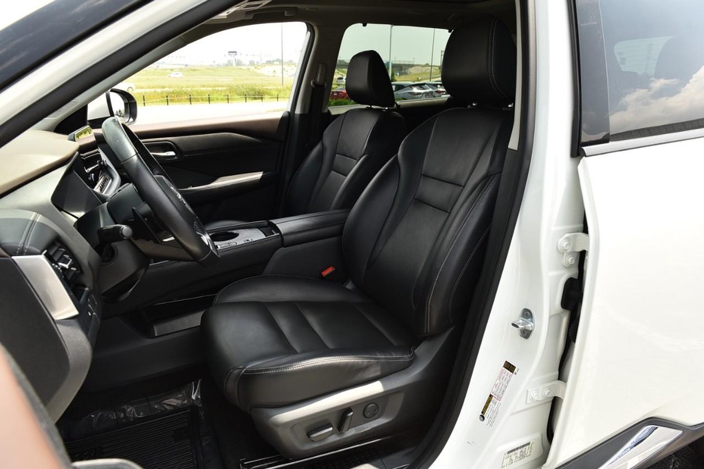 Nissan Rogue Vehicle Image 21