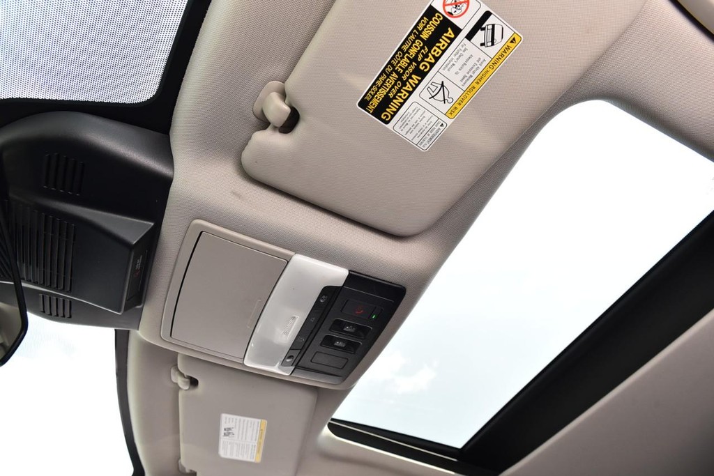 Nissan Rogue Vehicle Image 23