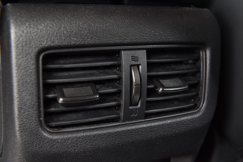 Nissan Rogue Vehicle Image 25