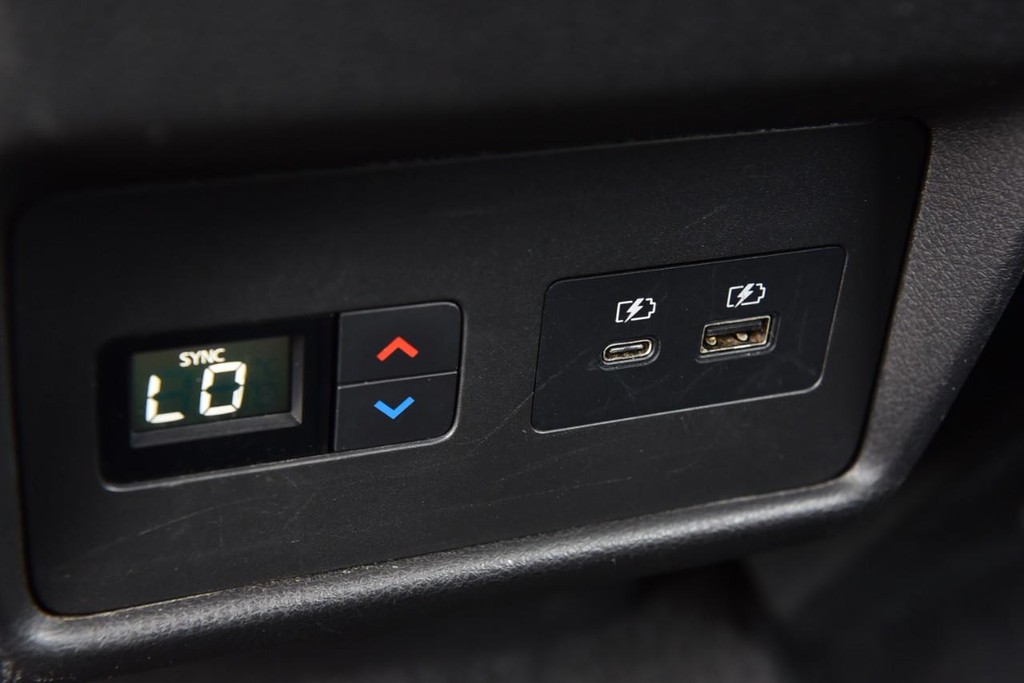 Nissan Rogue Vehicle Image 26