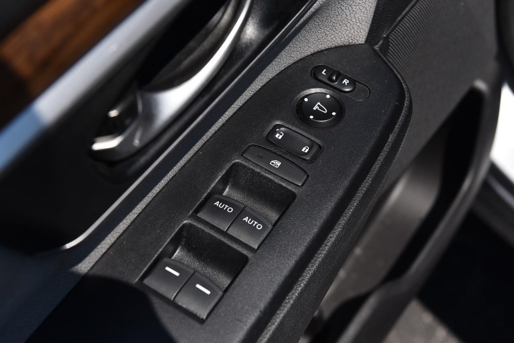 Honda CR-V Vehicle Image 09