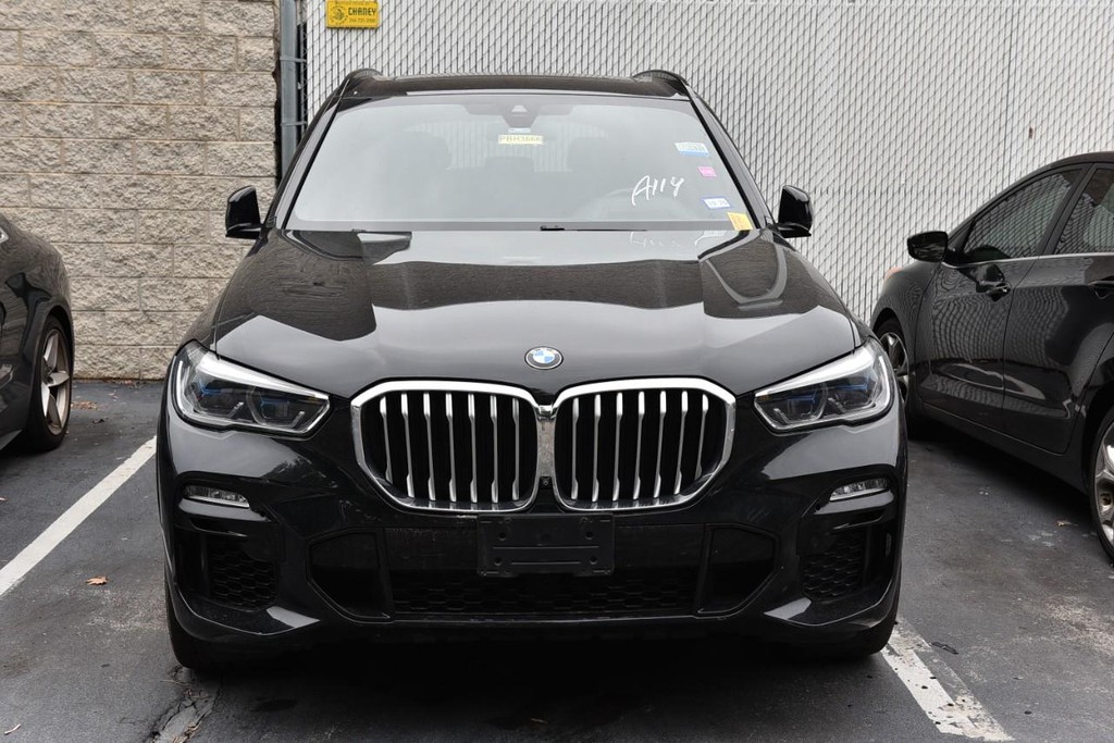 BMW X5 Vehicle Full-screen Gallery Image 03
