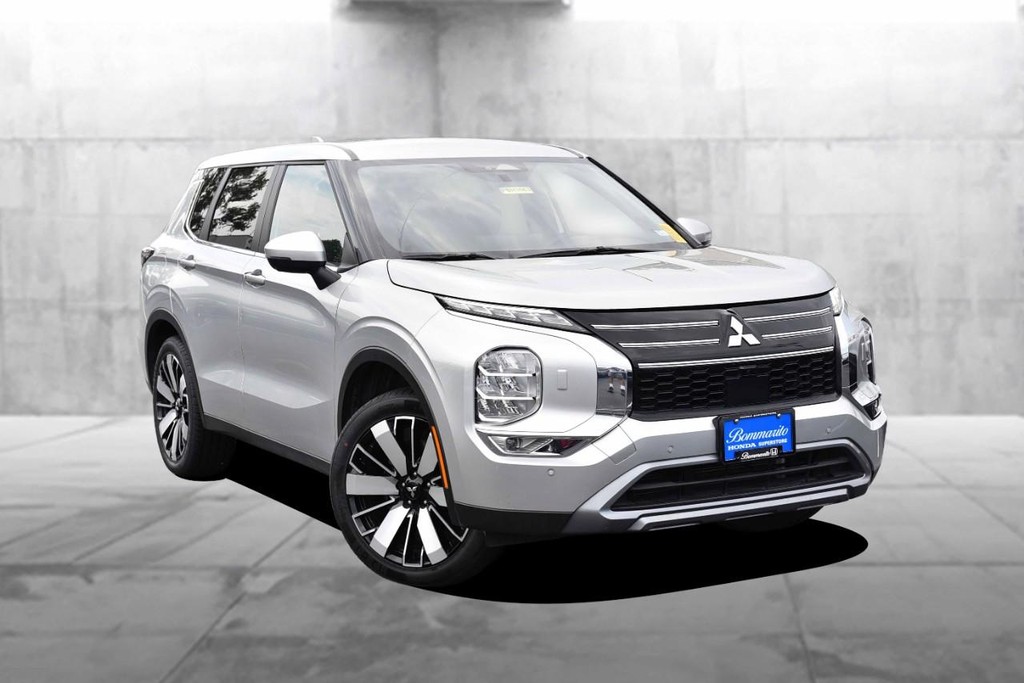 Mitsubishi Outlander Vehicle Image 02