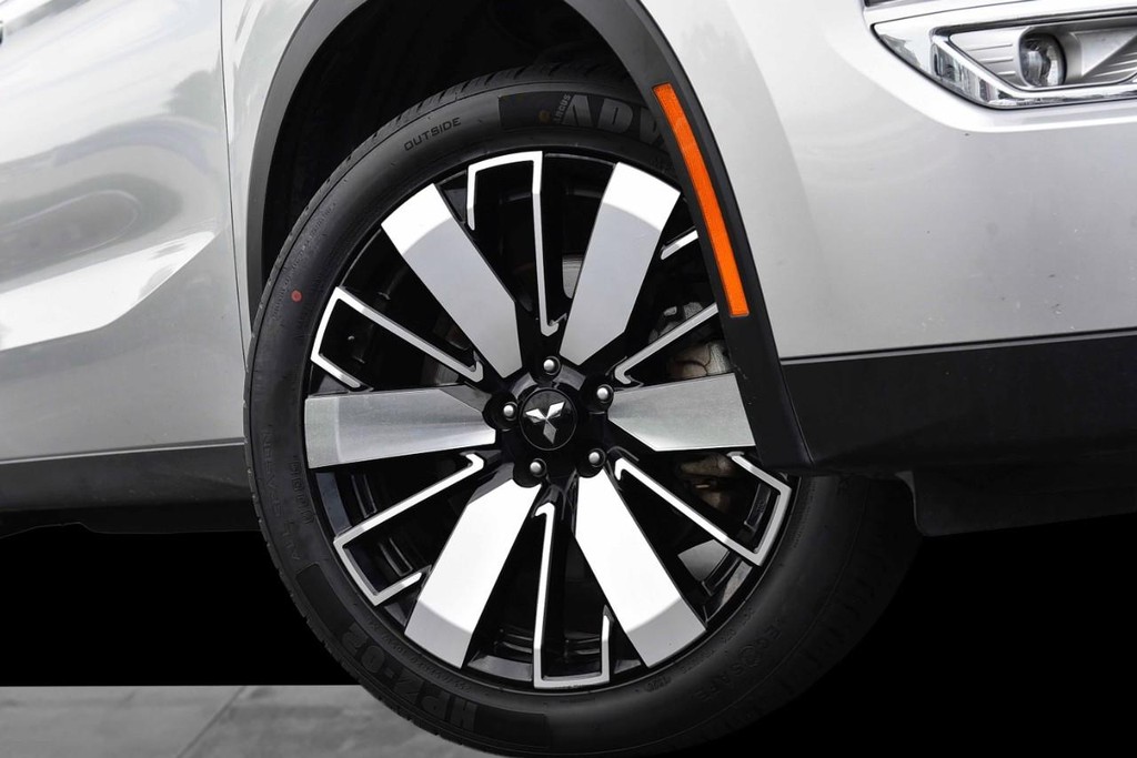 Mitsubishi Outlander Vehicle Image 03