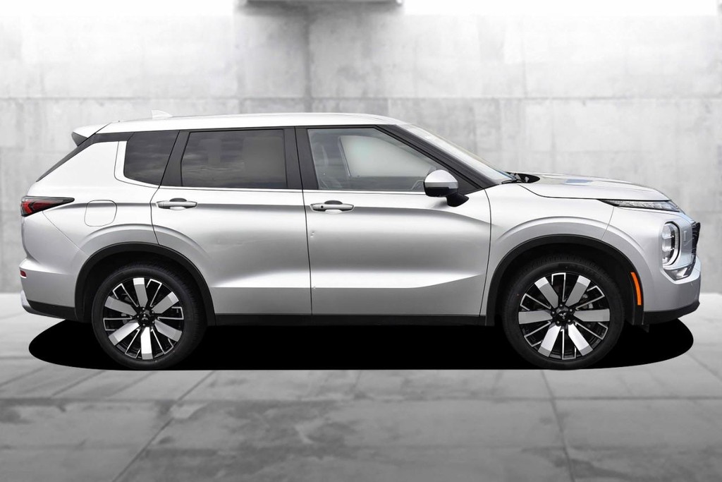 Mitsubishi Outlander Vehicle Image 05