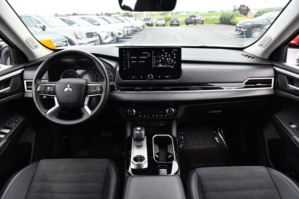 Mitsubishi Outlander Vehicle Image 07