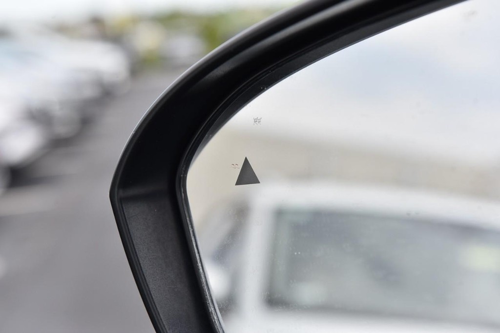 Mitsubishi Outlander Vehicle Image 10