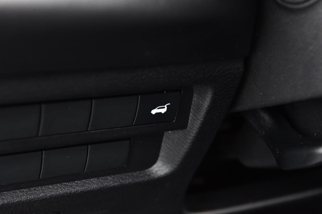 Mitsubishi Outlander Vehicle Image 11
