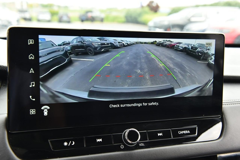 Mitsubishi Outlander Vehicle Image 16