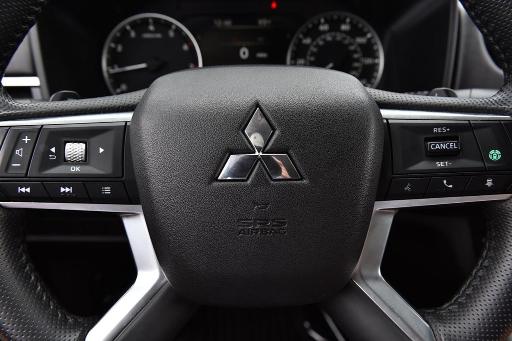 Mitsubishi Outlander Vehicle Image 22