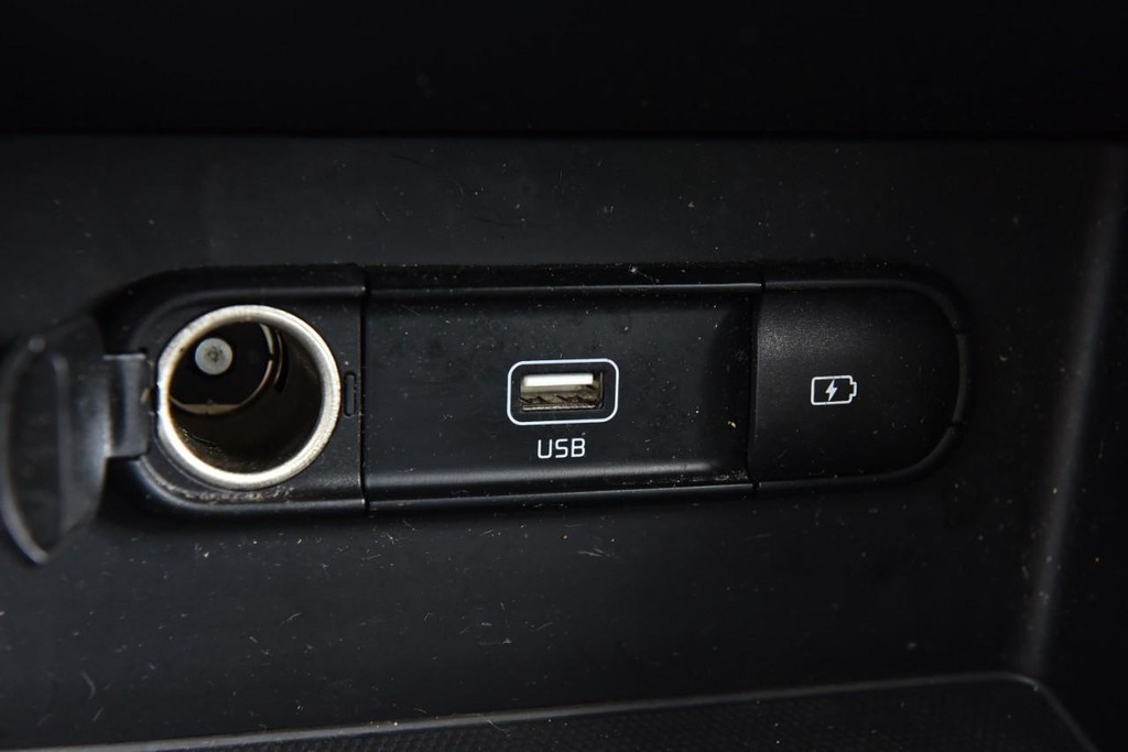 Kia Niro Vehicle Image 15