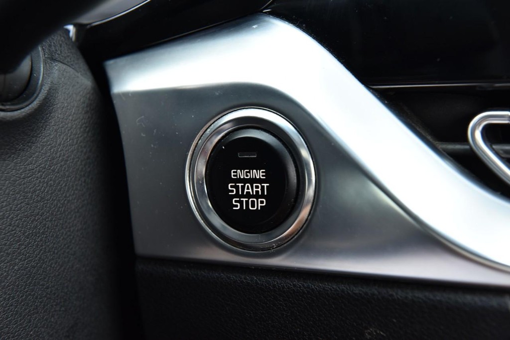 Kia Niro Vehicle Image 16