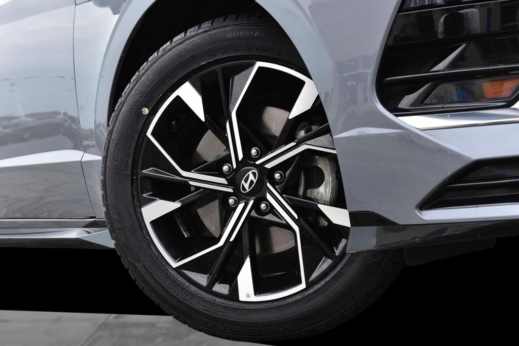 Hyundai Sonata Vehicle Image 03