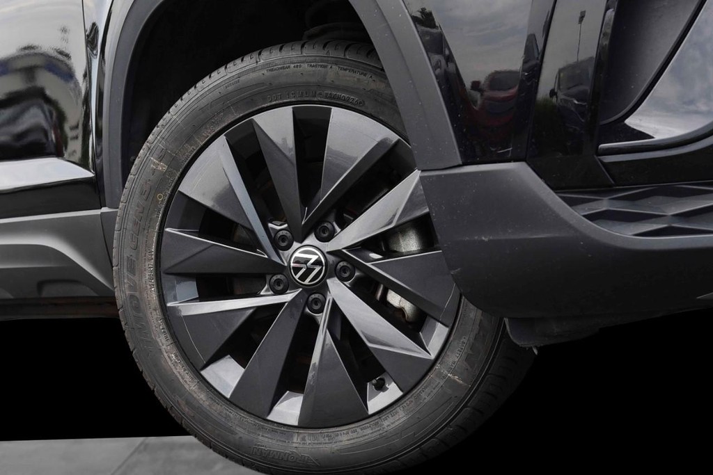 Volkswagen Taos Vehicle Image 03