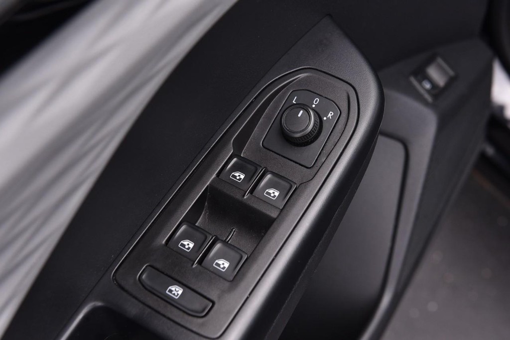 Volkswagen Taos Vehicle Image 08