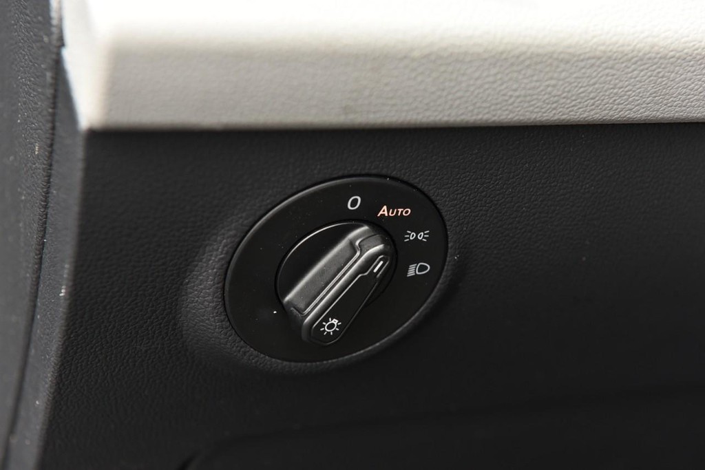 Volkswagen Taos Vehicle Image 11