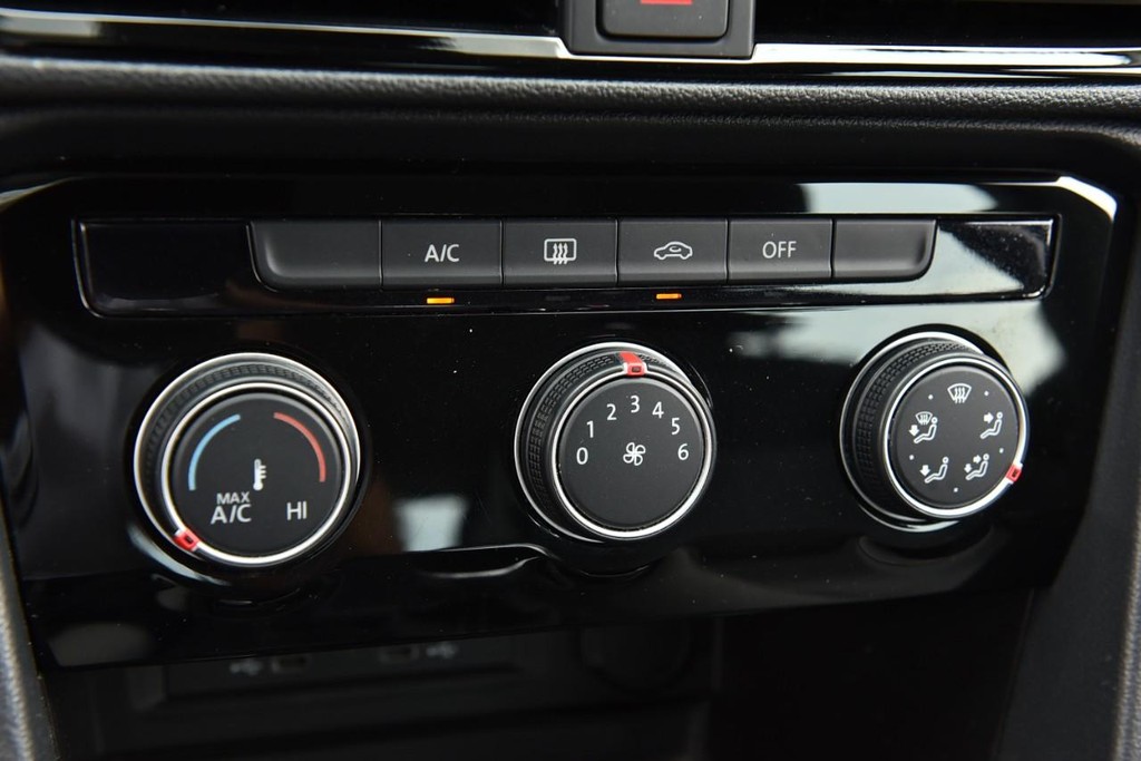 Volkswagen Taos Vehicle Image 15