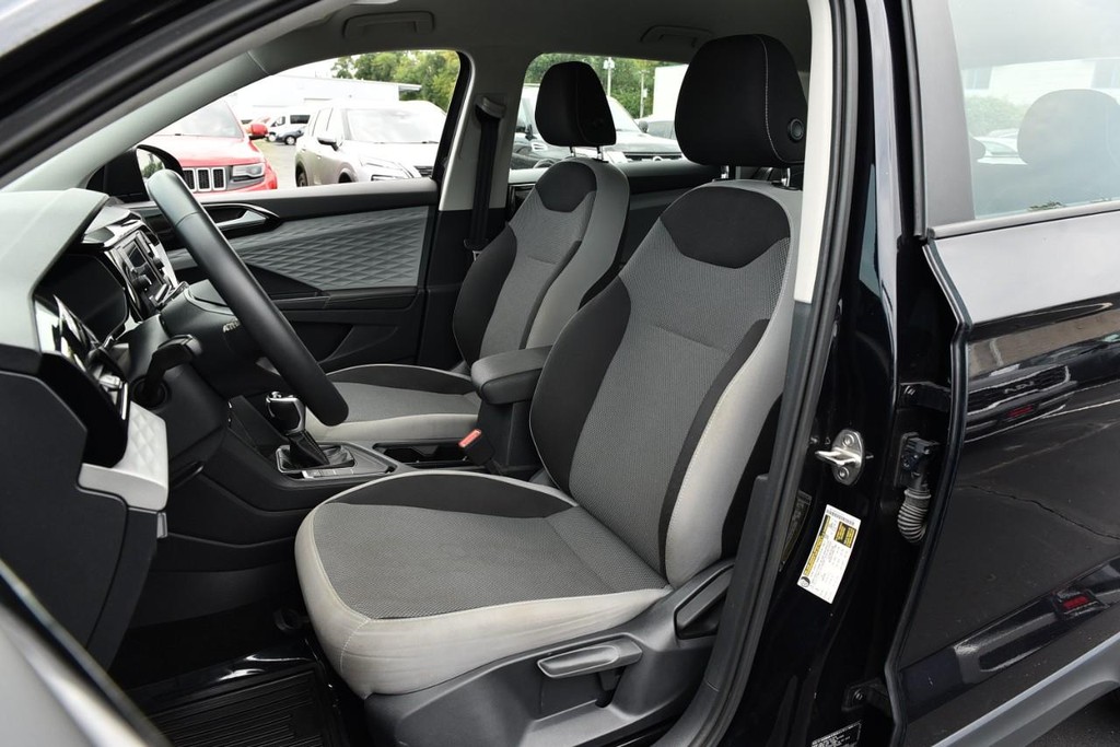 Volkswagen Taos Vehicle Image 19