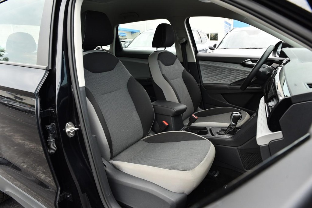 Volkswagen Taos Vehicle Image 20
