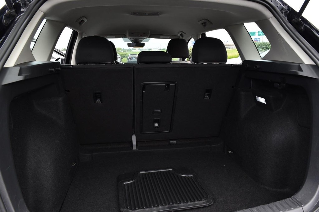 Volkswagen Taos Vehicle Image 22