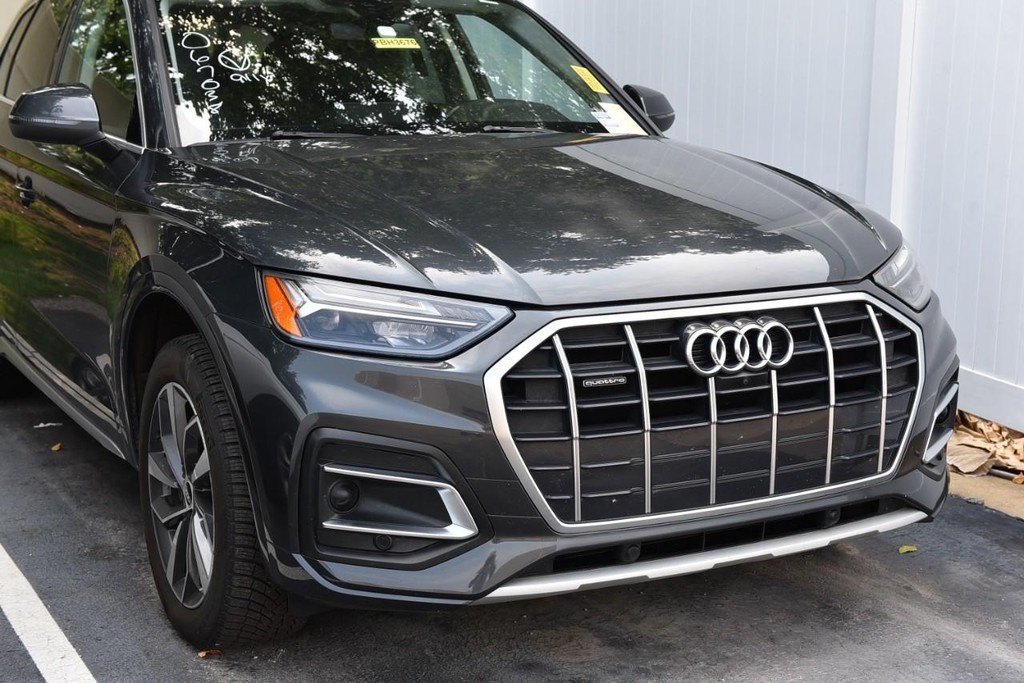 Audi Q5 Vehicle Full-screen Gallery Image 02