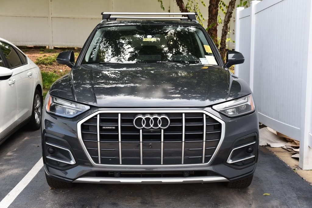 Audi Q5 Vehicle Full-screen Gallery Image 03